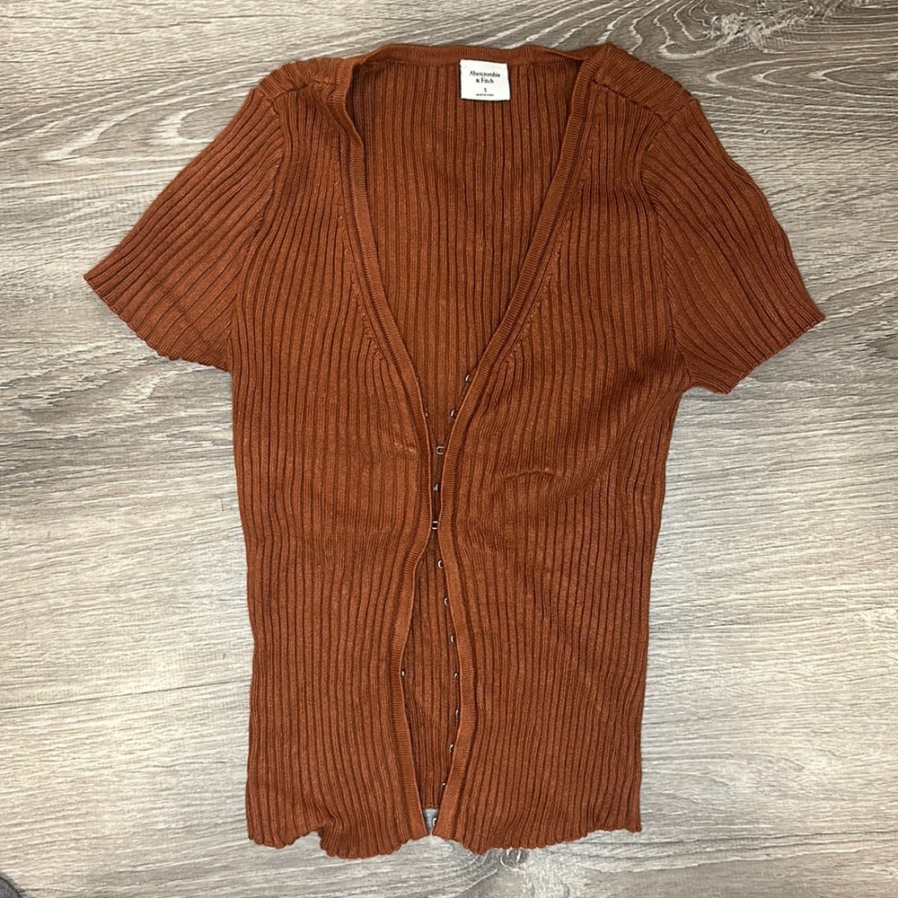 Abercrombie Rust Front Clasp Tee